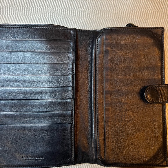 BOTTEGA VENETA Intrecciato Black Kisslock Wallet with Zipper Compartment - Picture 8 of 16